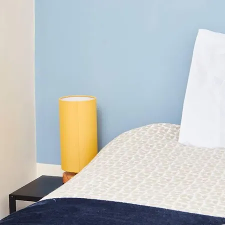 Large Apartment-sleeps 10 -parking -wifi