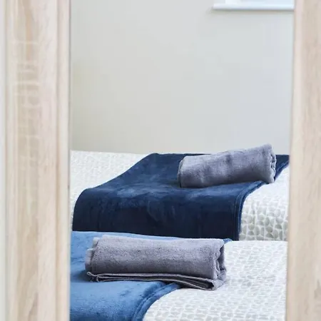 Large Apartment-sleeps 10 -parking -wifi 公寓 布里斯托